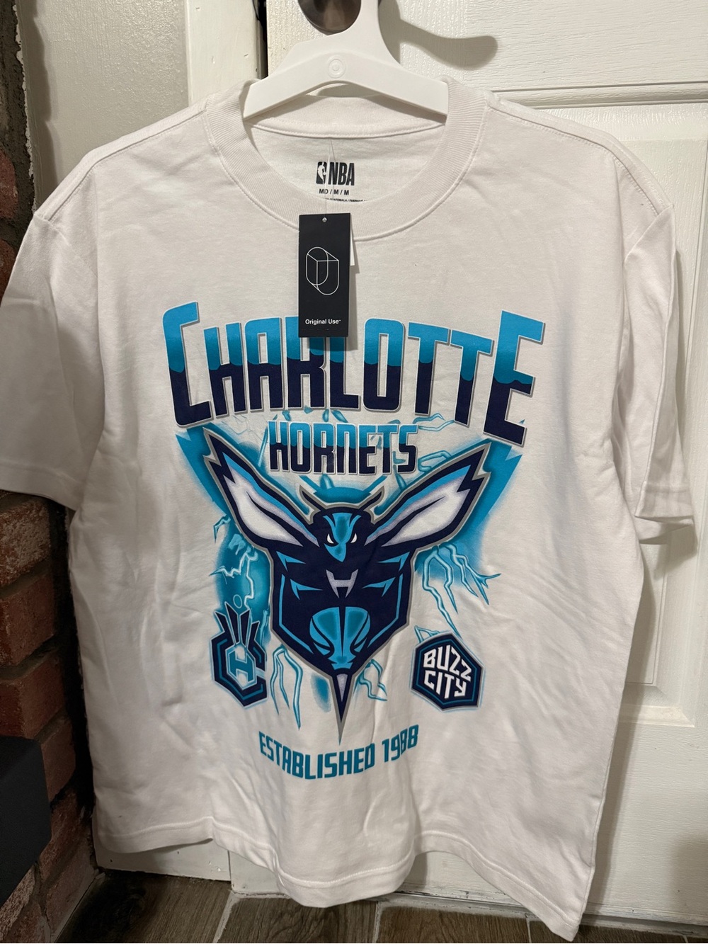 NBA Charlotte Hornets White Tee with Teal and Navy Graphic MEDIUM